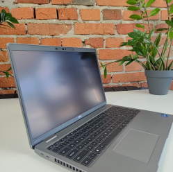 Laptop DELL Latitude 5520 i5 1145G7 16GB 256GB SSD FHD Windows 11 PRO Klasa A 