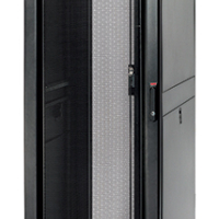 Szafa serwerowa APC AR3107SP APC NetShelter SX 48U 600mm Wide x 1070mm Deep Enclosure with Sides czarna - SP
