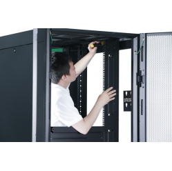 Szafa serwerowa APC Easy Rack 600mm 42U 800mm with Roof Side panel castors feet and 4 Brackets No Bottom czarna