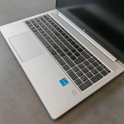 HP ProBook 450 G8 i5 2.4 1135G7 16GB 512GB SSD 15.6" FHD Windows 11 Pro Refurbished Klasa B
