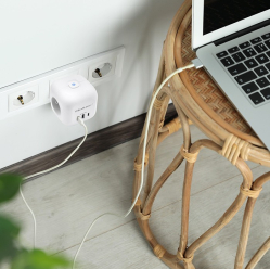 Qoltec Kostka zasilająca przedłużacz 6w1 z podświetlanym włącznikiem | 3x AC | 2x USB | 1x USB-C PD 20W | biała